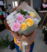 Букет цветов из:  Герберы, Розы и Хризантемы в Челбасской