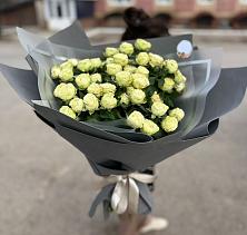 Букет Белые кустовые розы Солинеро в Челбасской